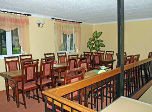 ZAMEK** hotel na Mazurach noclegi pokoje camping pole namiotowe Polska Giżycko